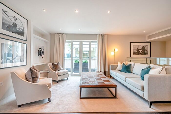 2 Bedroom Flat To Rent In Duke Street, London, W1K