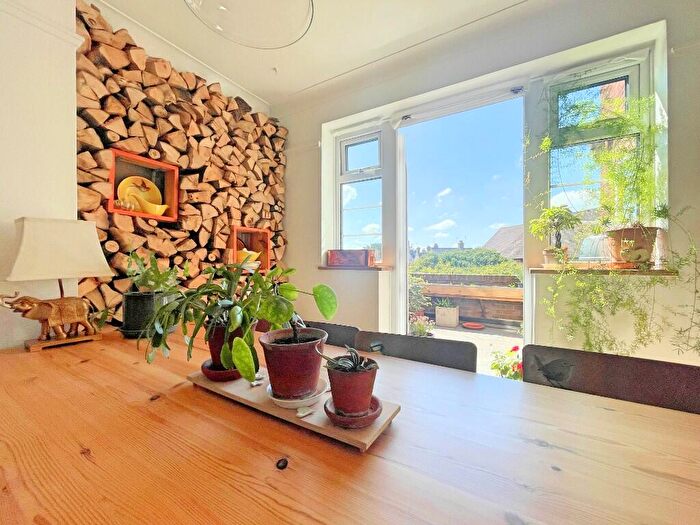 3 Bedroom Maisonette For Sale In King Georges Place, High St, Maldon, CM9