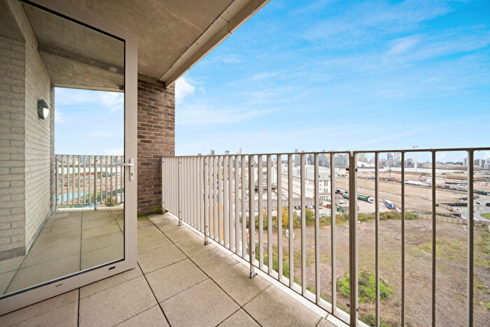 2 Bedroom Apartment For Sale In Copeland Court, Knights Road, Silvertown, Newham, London, E16
