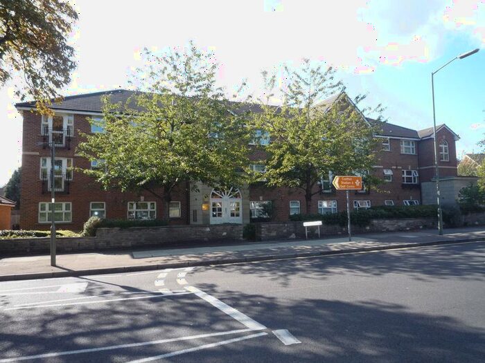 2 Bedroom Flat To Rent In Spacious Bedroom, Bathroom, Top Floor Apartment, With Parking Mill Hill, NW7