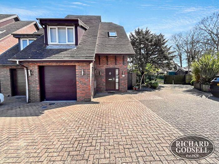 4 Bedroom Detached House For Sale In Christchurch Town Centre, BH23