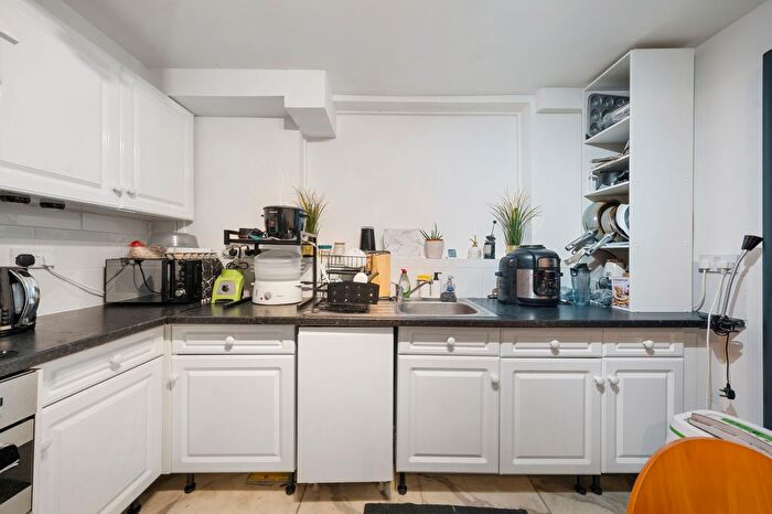 1 Bedroom Flat To Rent In Caledonian Road, Islington, London, N1