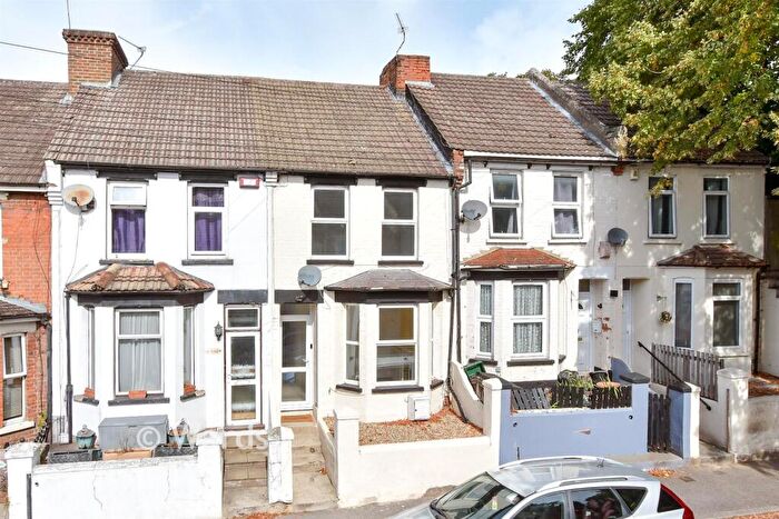 3 Bedroom Terraced House For Sale In Cecil Avenue, Strood, Rochester, Kent, ME2