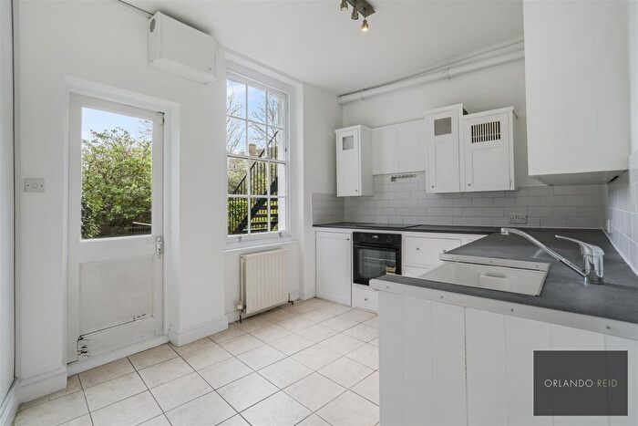 3 Bedroom Maisonette To Rent In Pentonville Road, Angel, N1