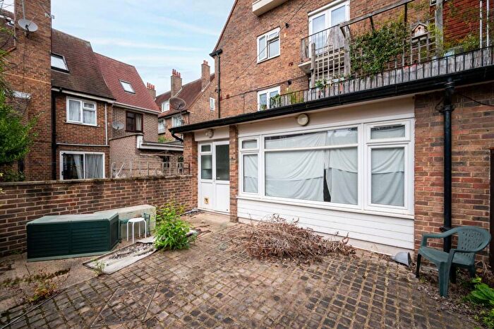 Studio For Sale In Kennington, Elephant And Castle, London, SE17