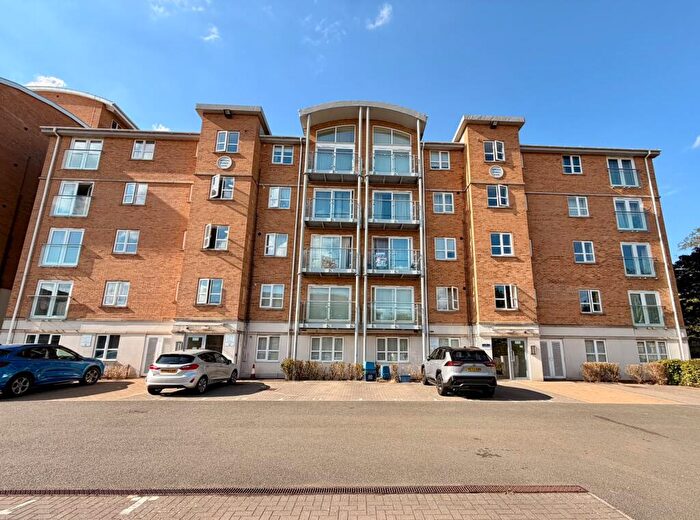 2 Bedroom Flat To Rent In Lion Court, Northampton, NN4