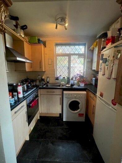 3 Bedroom Semi-Detached House To Rent In St. Ann's Green, Leeds, LS4