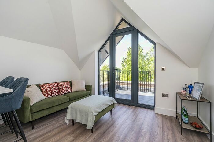 1 Bedroom Flat To Rent In Rosemont Road, London, W3