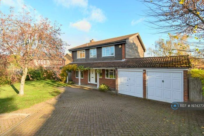 4 Bedroom Detached House To Rent In Harlands Grove, Orpington, BR6