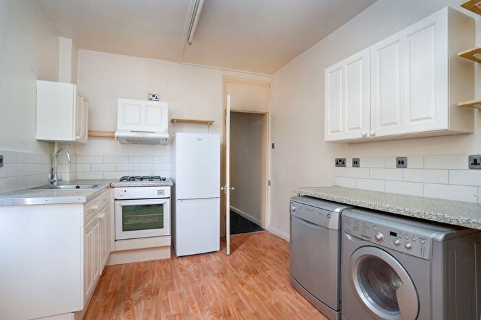 1 Bedroom Flat To Rent In Waterloo Terrace, London, N1