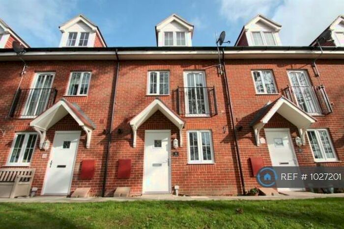 4 Bedroom Terraced House To Rent In Gustar Grove, East Cowes, PO32