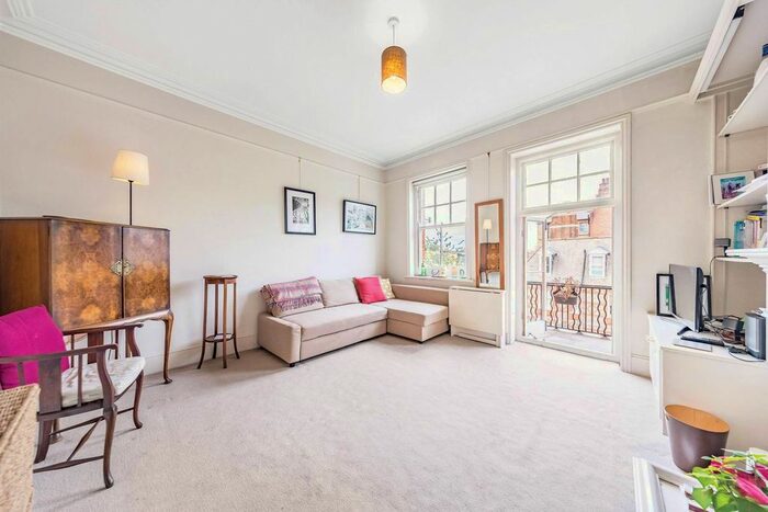 1 Bedroom Flat To Rent In Prince Of Wales Drive, Battersea Park, London, SW11