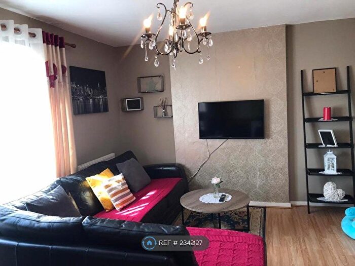 1 Bedroom Flat To Rent In Henry House, London, SW8