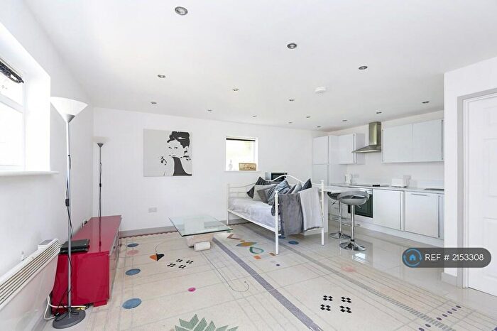 1 Bedroom Maisonette To Rent In The Coach House, Potters Bar, EN6