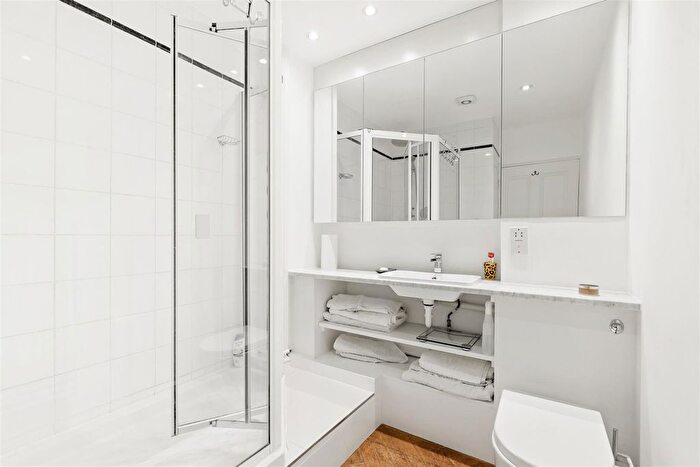 2 Bedroom Flat For Sale In Cornwall Gardens, London, SW7