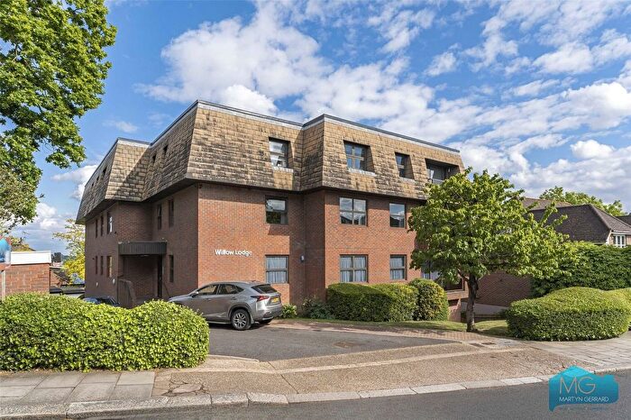 2 Bedroom Maisonette For Sale In Willow Lodge, Lyonsdown Road, New Barnet, Barnet, EN5