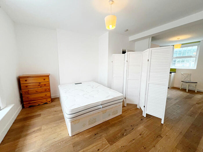 Studio To Rent In New Cross Road, New Cross, SE14