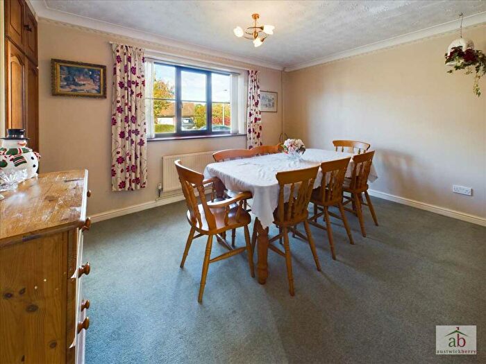 5 Bedroom Link Detached House For Sale In Heathfield, Martlesham Heath, IP5
