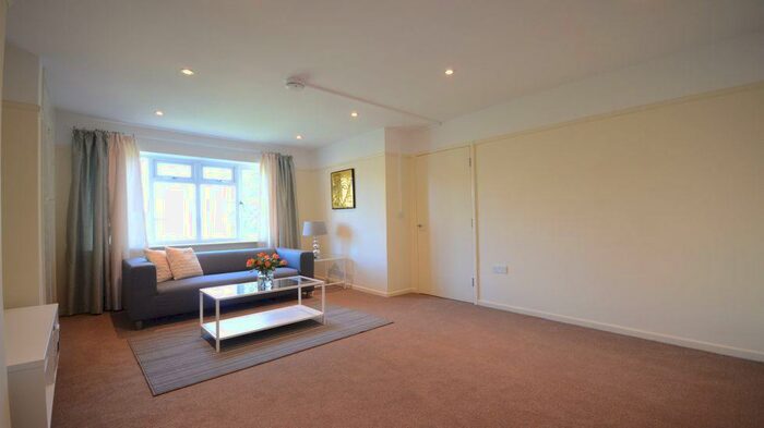1 Bedroom Apartment To Rent In Berkeley Court, Reading, RG1