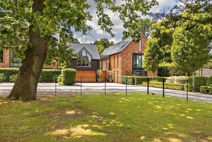 5 Bedroom Detached House For Sale In Longcross, Surrey, KT16
