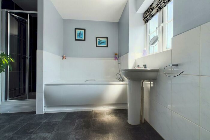 5 Bedroom Detached House For Sale In Stone Hill, St. Neots, Cambridgeshire, PE19