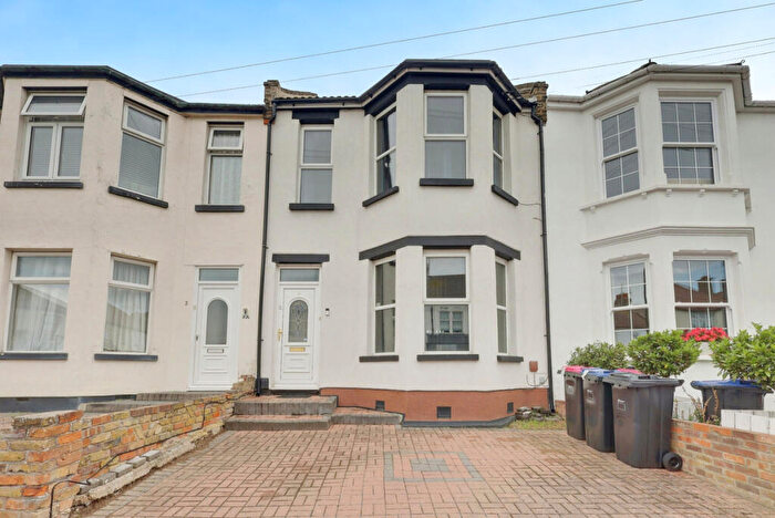 4 Bedroom Terraced House For Sale In Linton Road, Southend-on-sea, SS3
