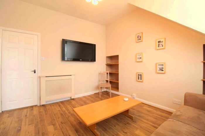 1 Bedroom Flat To Rent In Ashvale Place, Top Floor, AB10