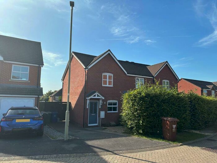 2 Bedroom End Of Terrace House To Rent In Hamilton Close, Bicester, OX26