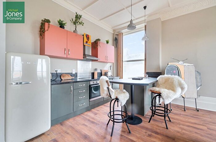 1 Bedroom Flat To Rent In Heene Terrace, Worthing, West Sussex, BN11