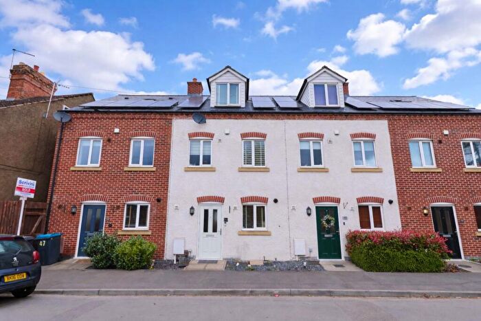 3 Bedroom Town House For Sale In Church Street, Earl Shilton, Leicester, LE9