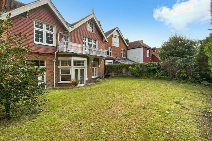 2 Bedroom Flat To Rent In Heathfield Park, Willesden Green, London, NW2