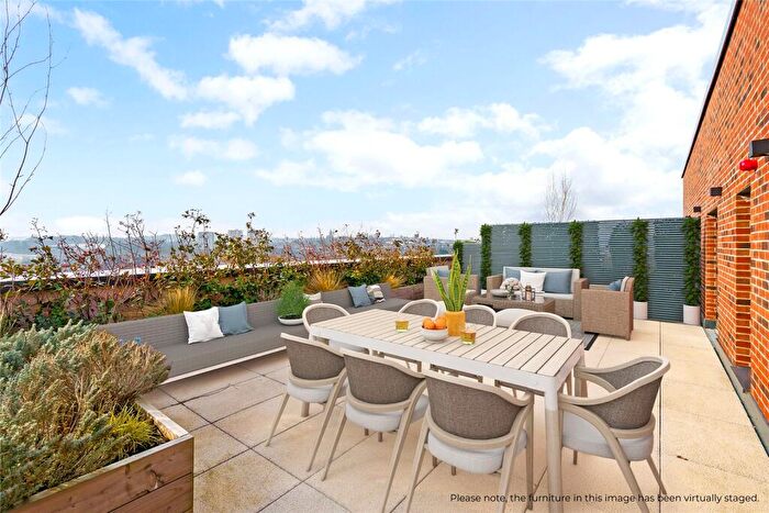 3 Bedroom Penthouse For Sale In Springwell Gardens, Whitehall Road, Leeds, West Yorkshire, LS12