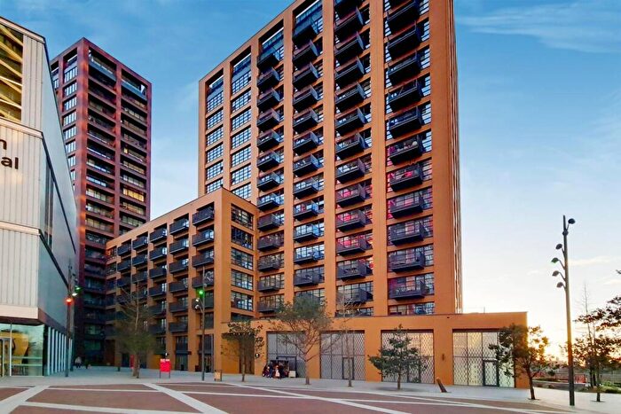 3 Bedroom Flat To Rent In Lyell Street, Canary Wharf, London, E14