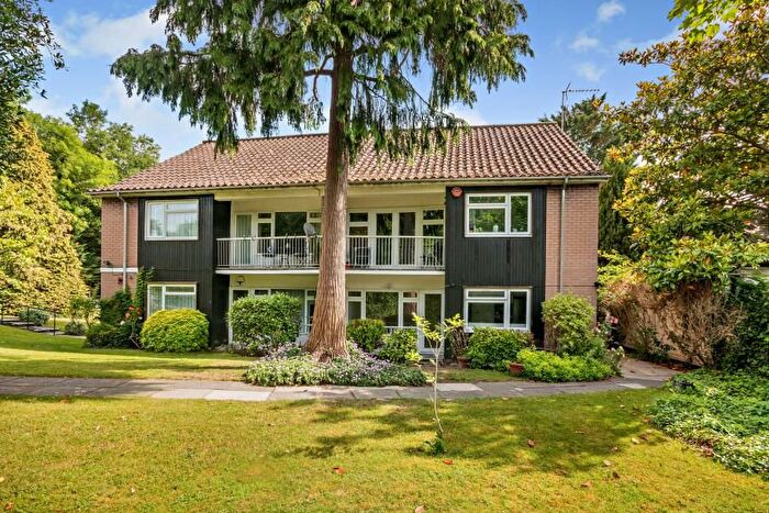 3 Bedroom Maisonette To Rent In Hewett Close, Stanmore, HA7