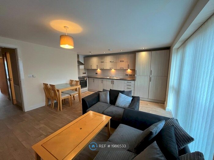 2 Bedroom Flat To Rent In Y Bae, Bangor, LL57