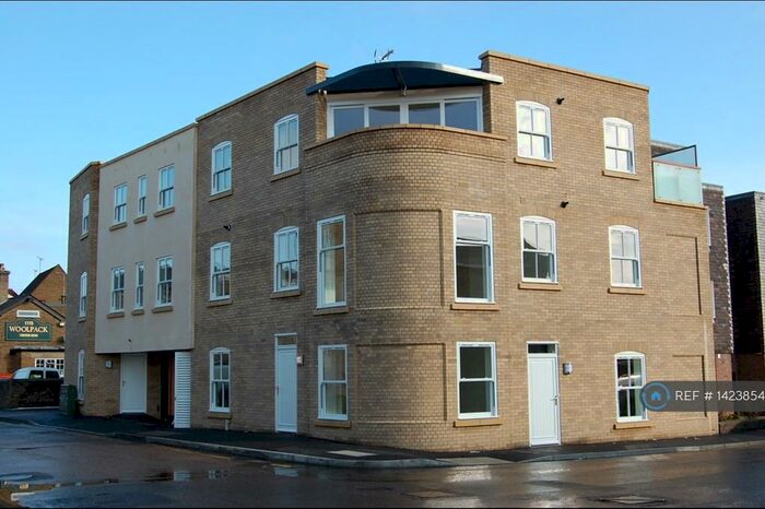 1 Bedroom Flat To Rent In Mildmay Road, Chelmsford, CM2