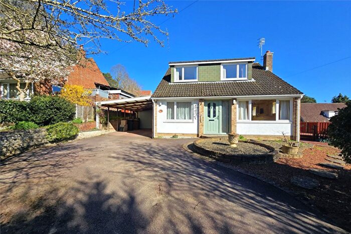 4 Bedroom Detached House For Sale In Brackendene, Ash, Surrey, GU12