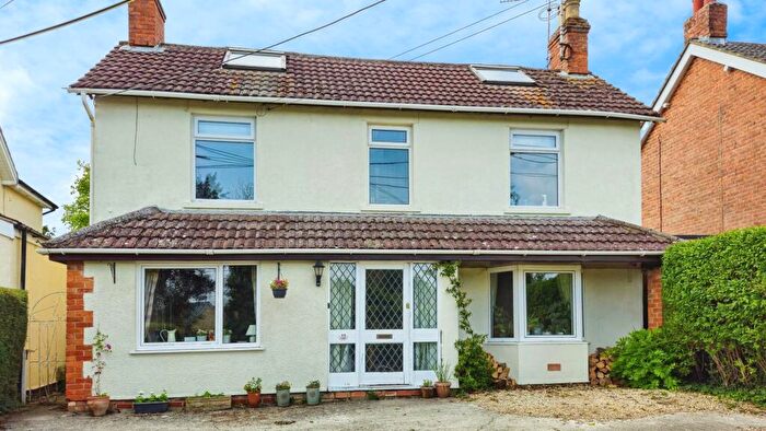 4 Bedroom Detached House For Sale In Restrop Road, Swindon, Wiltshire, SN5