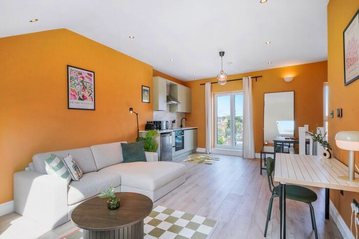 1 Bedroom Studio To Rent In Balham High Road, London, SW12