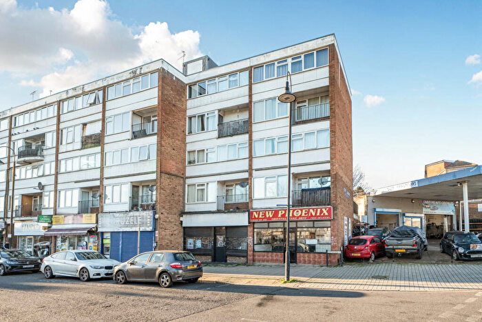 3 Bedroom Apartment For Sale In Princesses Parade, Waterside, Crayford, DA1