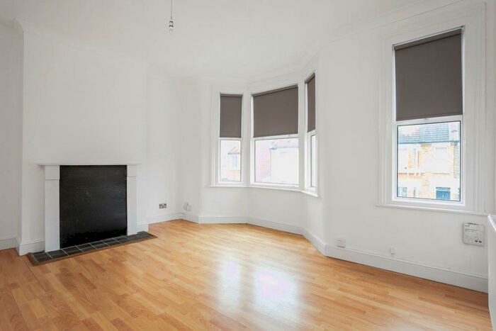 2 Bedroom Flat To Rent In Claude Road, Leyton, E10