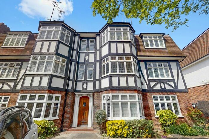 2 Bedroom Flat To Rent In Hermon Hill, London, E11