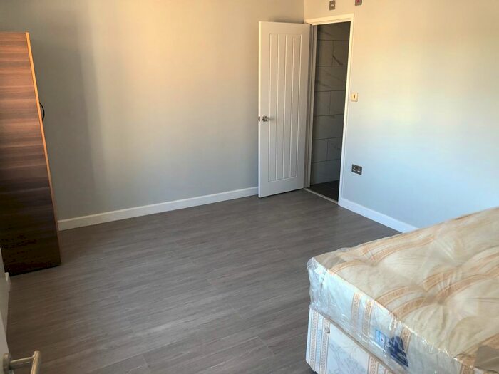 Studio To Rent In Westmount Road, Eltham, London, SE9