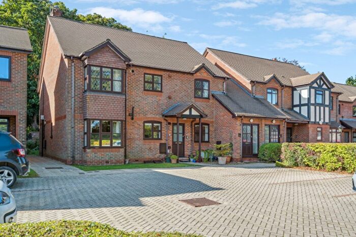 2 Bedroom Flat For Sale In Laurel Court, Amersham, HP6