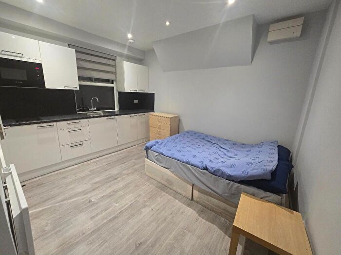 Studio To Rent In Alexandra Grove, London, N4