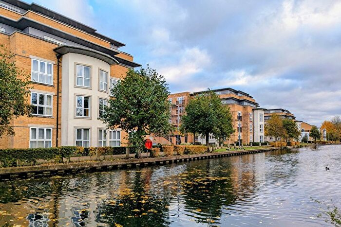 1 Bedroom Flat For Sale In Ovaltine Drive, Kings Langley, WD4