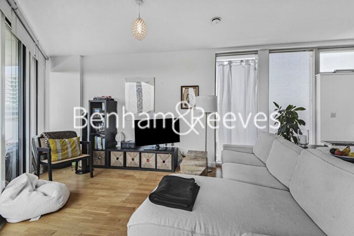 2 Bedroom Flat To Rent In Colonial Drive, Chiswick, W4