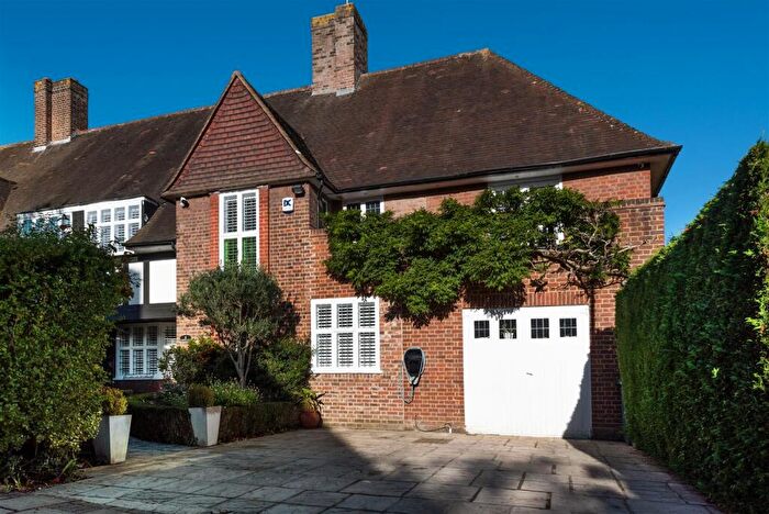 5 Bedroom Semi Detached House For Sale In Raeburn Close, NW11