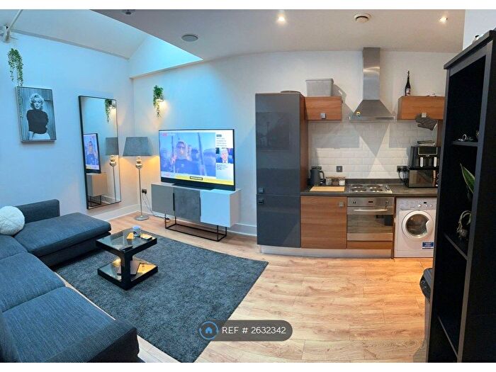 2 Bedroom Flat To Rent In Barton Court, Warrington, WA2