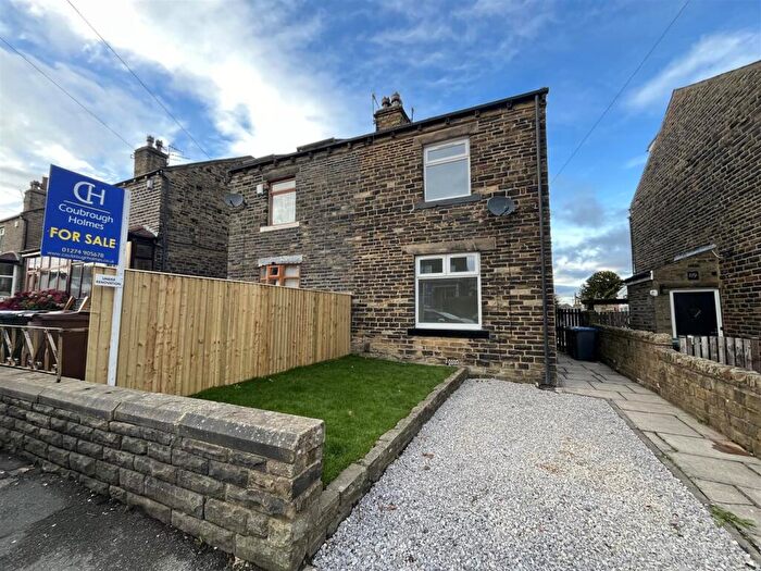 3 Bedroom Semi-Detached House For Sale In Poplar Grove, Bradford, BD7